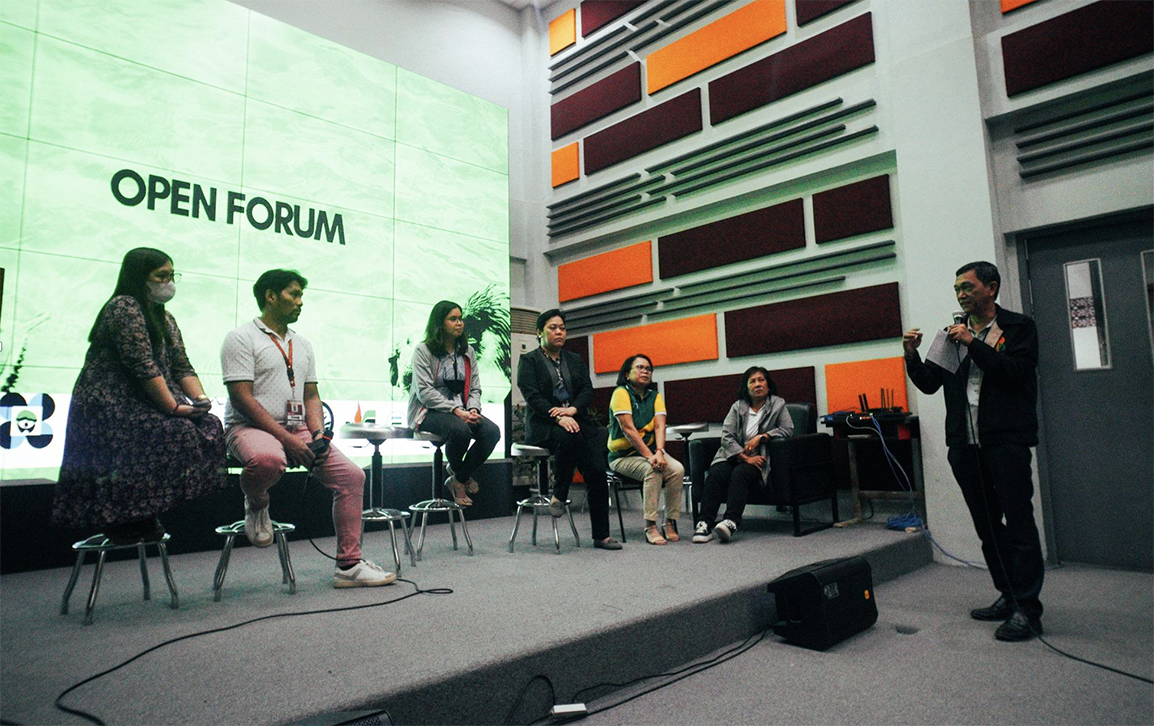 TTPD Dir. Noel A. Catibog (right) leads the open forum of the year-1 annual review of the RAISE program. (Image credit: University of Southeastern Philippines)