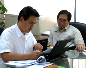 Dr. Arturo S. Agrañosa (right) of the Technology Outreach and Promotion Division of PCARRD provides objective evidence to Mr. Gerard Gallevo, auditor of SGS Philippines, Inc. during the surveillance audit of PCARRD’s Quality Management System.  PCARRD was first certified under ISO 9001:2008 in 2003, the first among the agencies under the Department of Science and Technology.