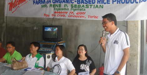 Mr. Sebastian discussing his experiences and gains from STBF project.  Also present in the technology field day were TCA President Max Guillermo, Dr. Priscilla Tangonan, PMA Team Leader and Dr. Venancia Cortez, MAO and FITS Manager of Concepcion, Tarlac.