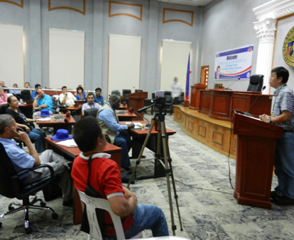 Dr. Melvin Carlos explains to GFRAS participants PCAARRD’s tech transfer programs in Cavite.