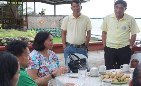 Dr. Patricio S. Faylon (left) and Dr. Teresita A. Narvaez, WESMARRDEC Consortium Director, while discussing the Zampen chicken production project with officials of the San Ramon Prison and Penal Farm in Zamboanga City.