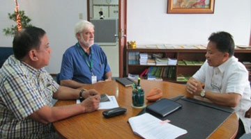 (L-R), Dr. Edwin C. Villar (PCAARRD), Dr. Steve J. Staal (ILRI) and Dr. Patricio S. Faylon (PCAARRD) during the breakfast meeting held on Nov. 26 at PCAARRD.