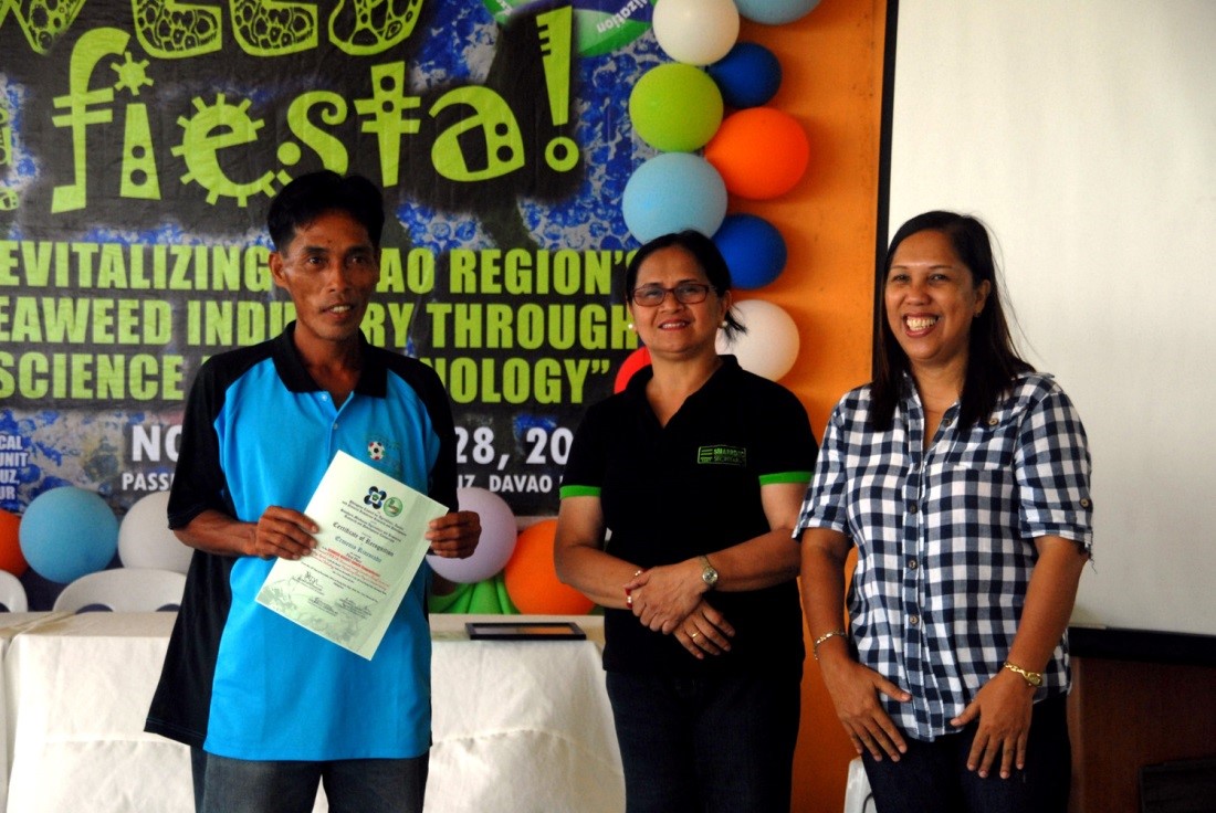 Mr. Erminio Rincoraba, the chairman of the Kinablangan Seaweeds Grower Association, took home the first prize in coming up with the biggest seaweed bunch.